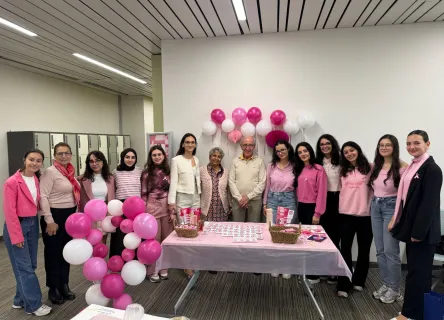 Acıbadem Üniversitesi’nde "Pembe Ekim" Etkinliğiyle Meme Kanserine Dikkat Çekildi