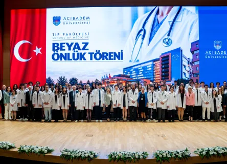 Acıbadem Üniversitesi Tıp Fakültesi Öğrencileri Beyaz Önlüklerini Giydi
