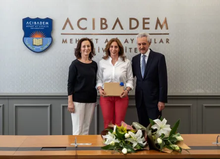 Fakülte ve Enstitü Birincilerine Ödül Verildi